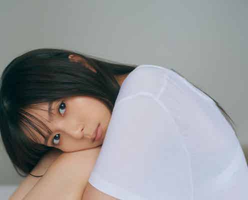 齋藤飛鳥、Tシャツ姿の美脚ショット 乃木坂46卒業記念写真集先行カット公開<ミュージアム>