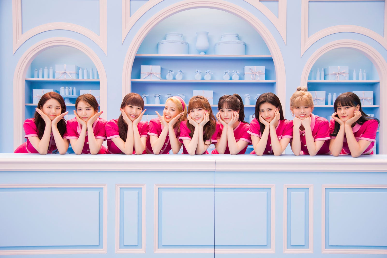 NiziU、デビュー後CM初メンバー9人集結 一糸乱れぬダンスを披露