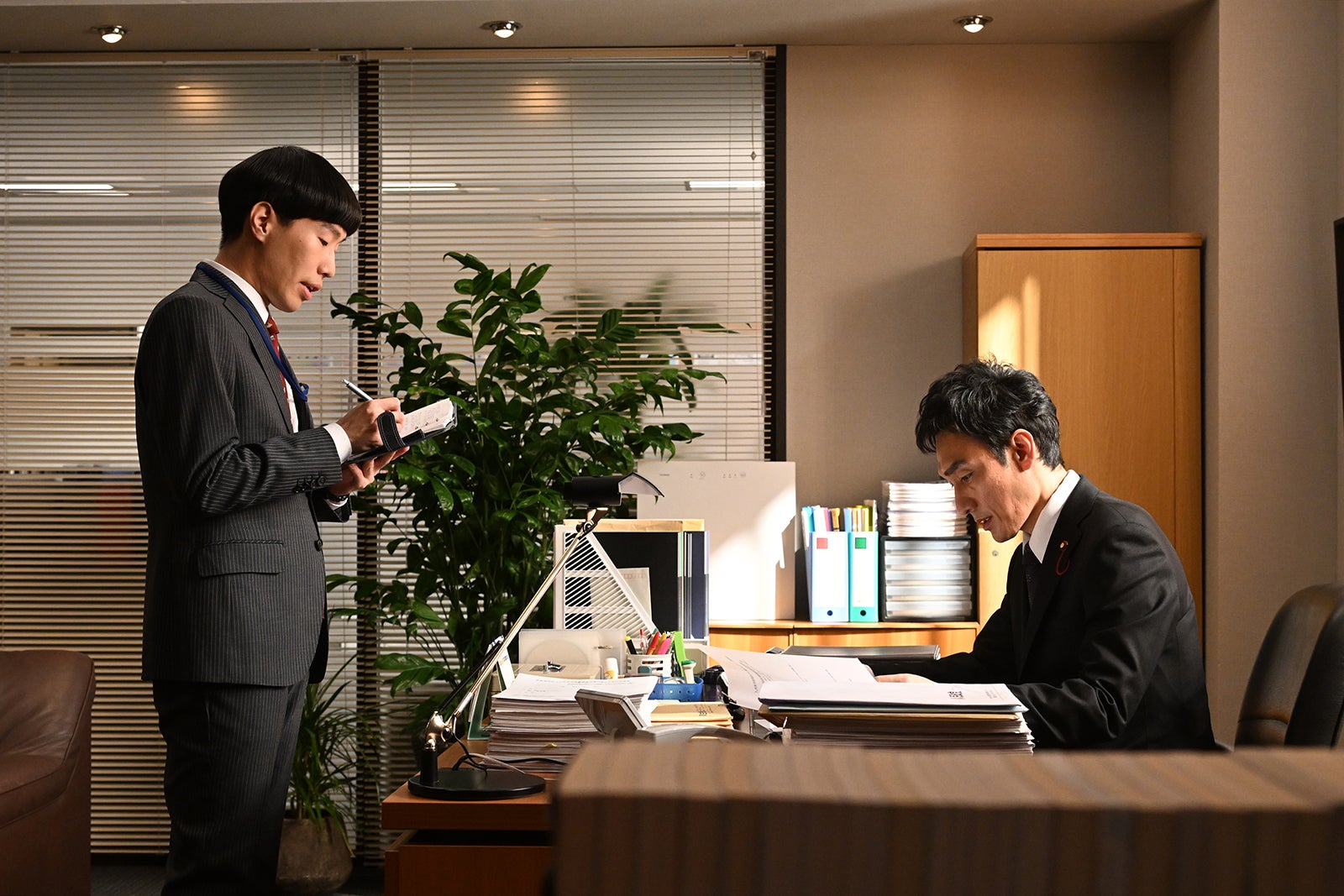 坂口涼太郎、草なぎ剛 「罠の戦争」第10話より（C）カンテレ