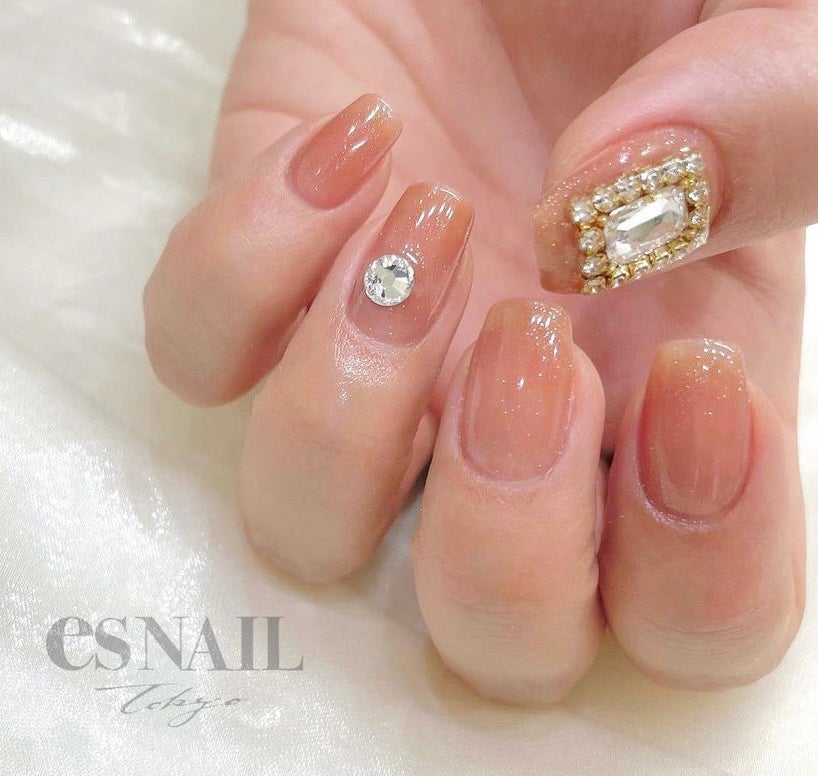 ワンポイントビジューネイル特集 トレンド感や華やかさをプラス プレゼント企画あり モデルプレス