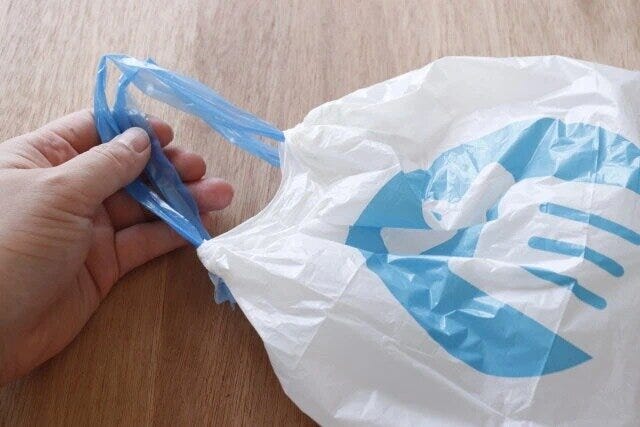 ひも付きポリ袋(3L用、30枚) 口を絞る ひも付きポリ袋(3L用、30枚) 口を絞る