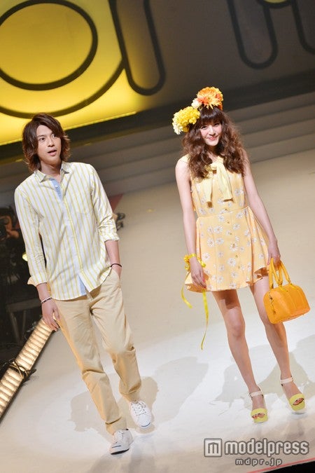 （左より）三浦翔平、佐藤ありさ