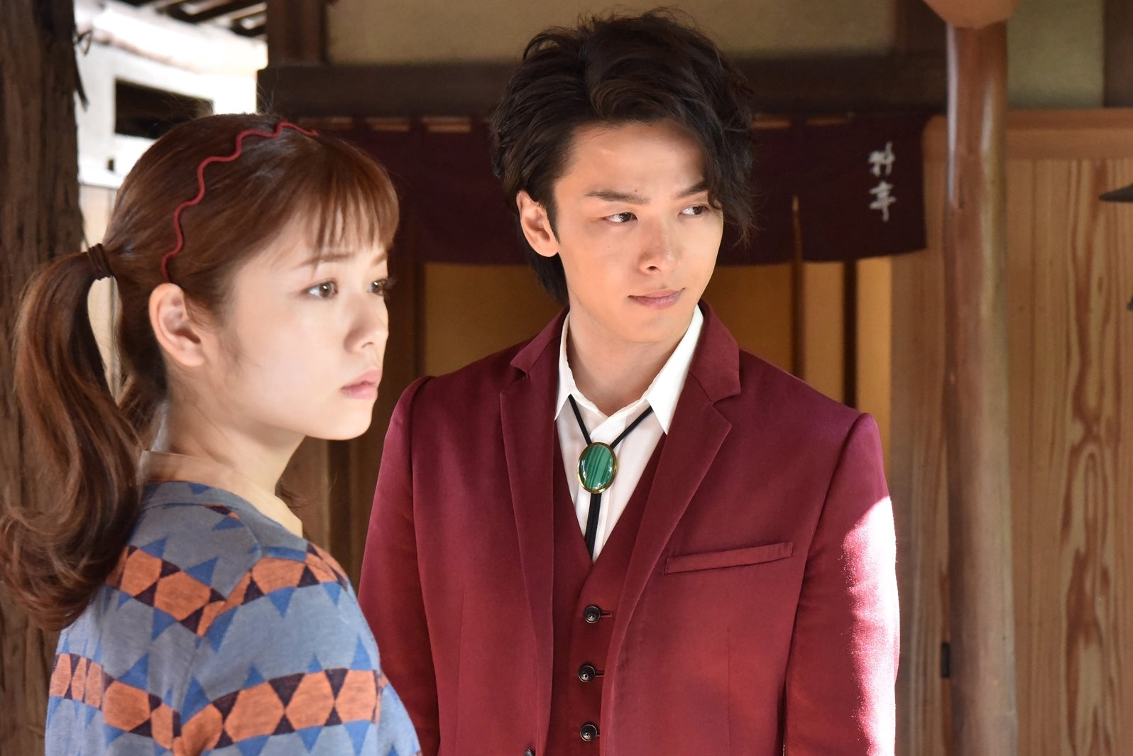 小芝風花、中村倫也／「美食探偵 明智五郎」第6話より（C）日本テレビ