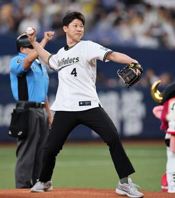 希少がん患者で大阪桐蔭野球部OB・福森大翔さん始球式 見事なノーバン投球披露で場内喝采 オリックス・森友も見守る