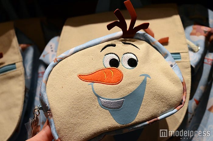 ポーチ¥1800(C)モデルプレス