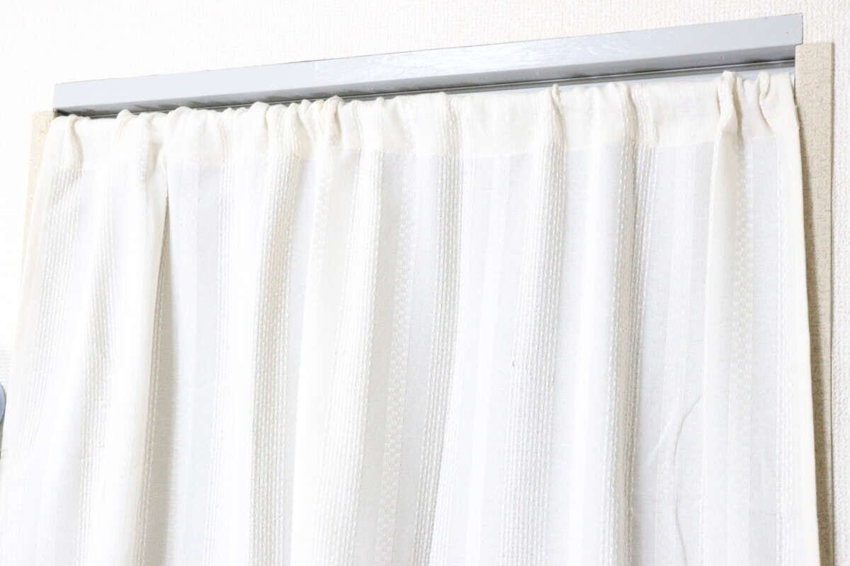 ダイソーのナチュラルドビーカーテン（インド綿混、ストライプ）の使用例