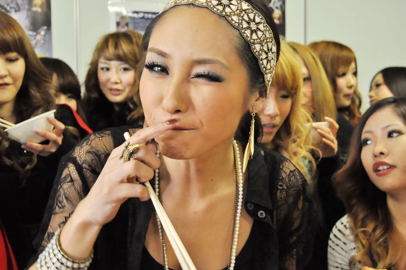 Lieと試食会に参加したギャル達