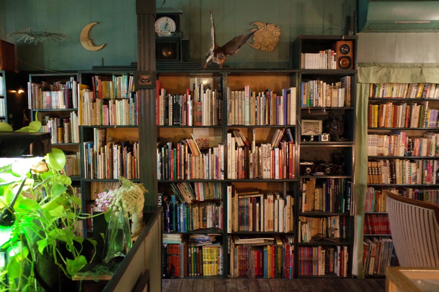 アール座読書館店内