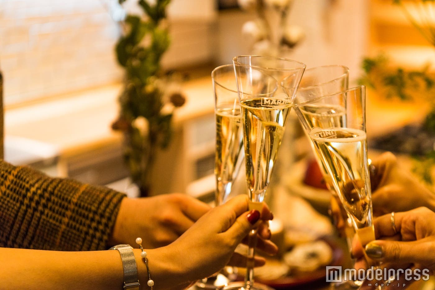 乾杯でパーティーがスタート(C)モデルプレス