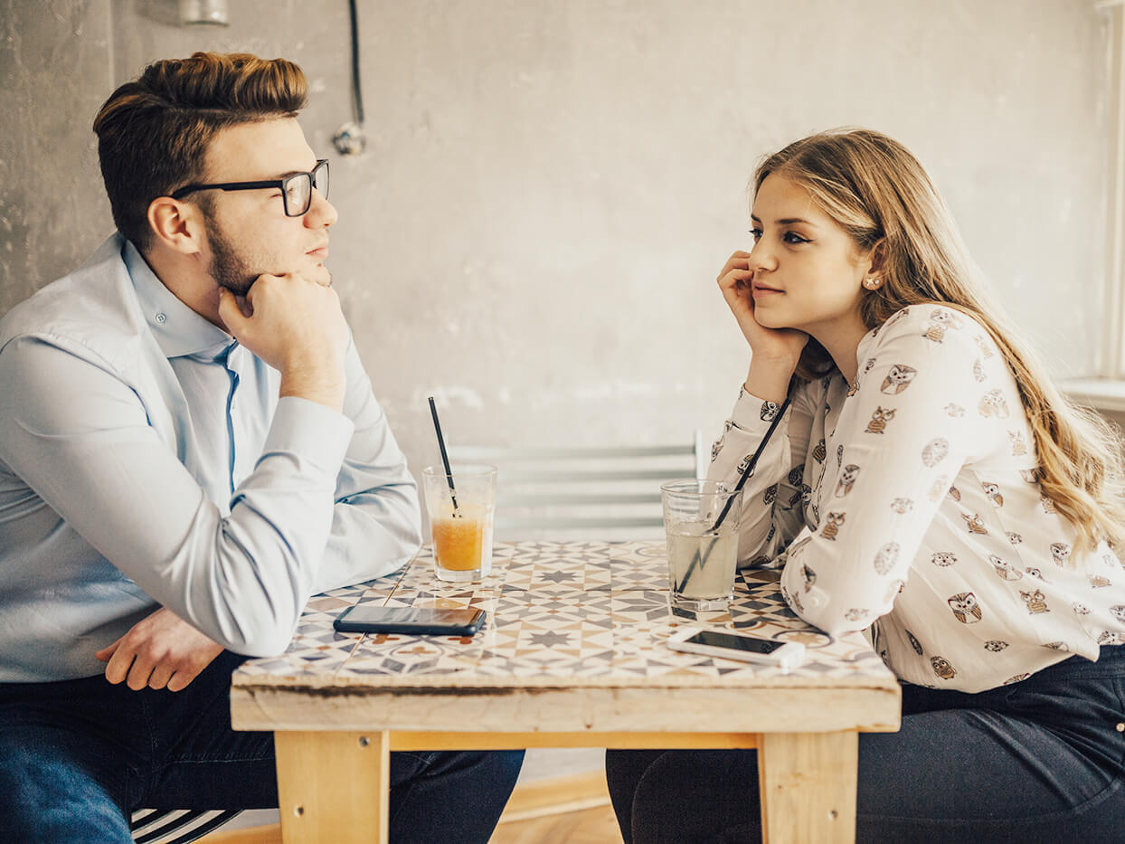 どういうつもり？彼女がいるのに連絡してくる男性の心理とは