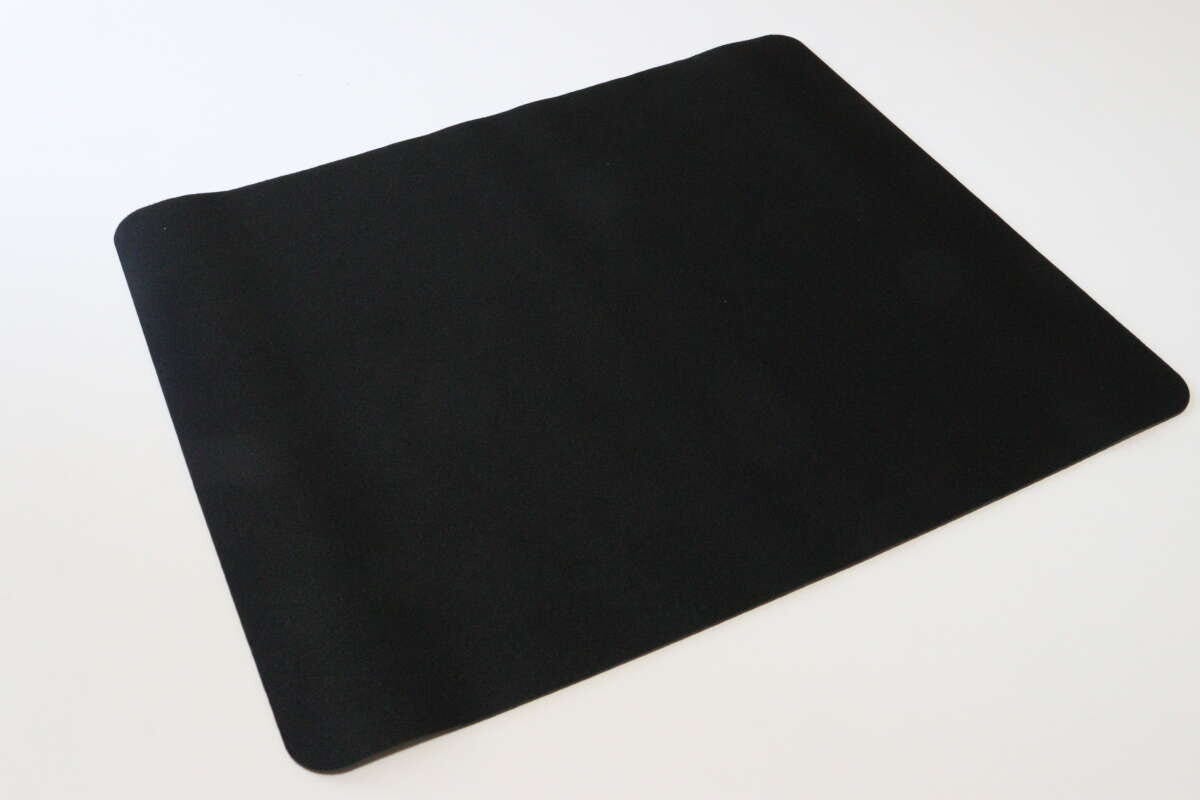 ダイソーの200円のゲーミングマウスパッド