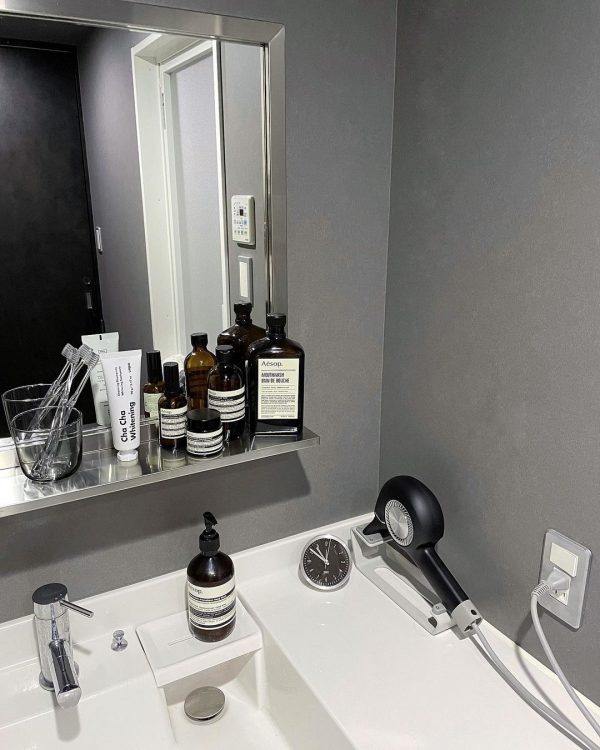 モノトーンインテリアで大人のお洒落な部屋に 一人暮らしでも上手にまとめるコツ モデルプレス モノトーンインテリアで大人のお洒落な部屋に 一人暮らしでも上手にまとめるコツ モデルプレス