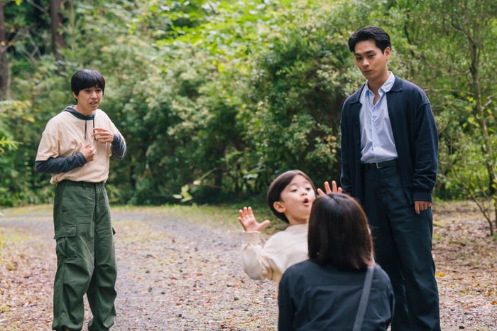 坂東龍汰、佐藤大空、尾野真千子、柳楽優弥「ライオンの隠れ家」第8話(C)TBS