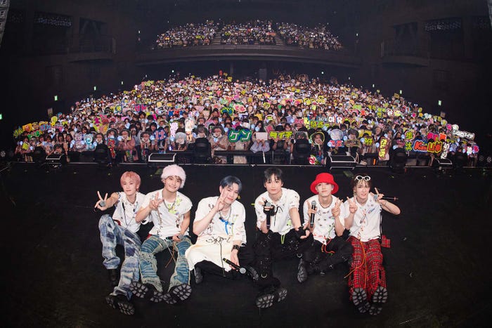 DXTEEN(C)LAPONE Entertainment