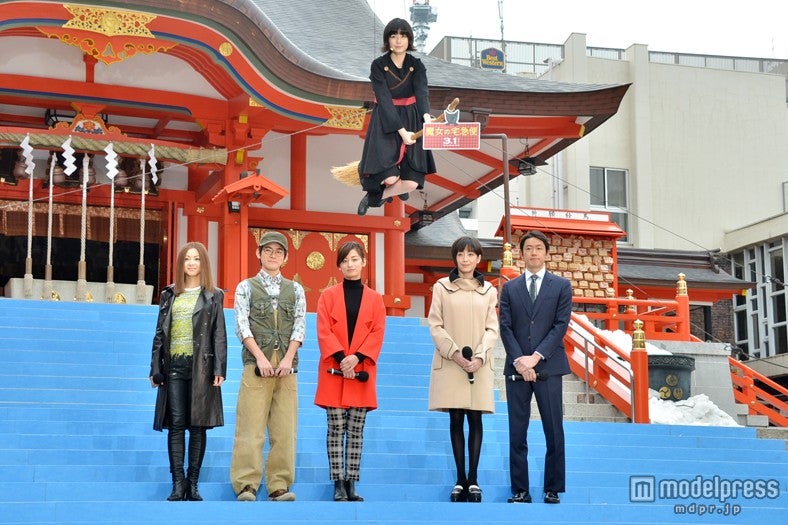 （左から）倉木麻衣、広田亮平、尾野真千子、小芝風花、宮沢りえ、筒井道隆