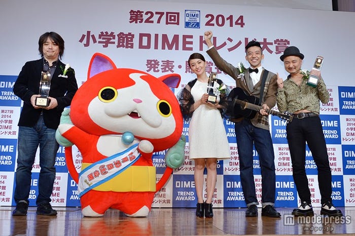 (左から)レベルファイブ・日野晃博社長、ジバニャン、大島優子、森慎太郎、江口直人