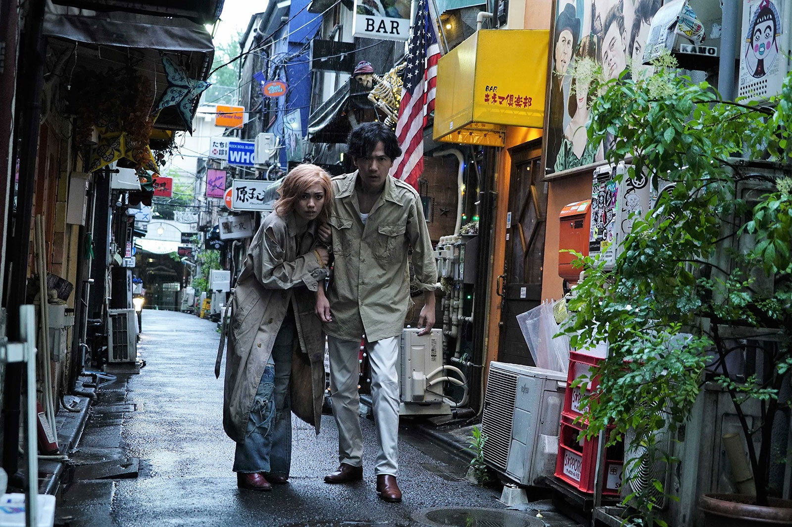 二階堂ふみ、稲垣吾郎（C）2019『ばるぼら』製作委員会