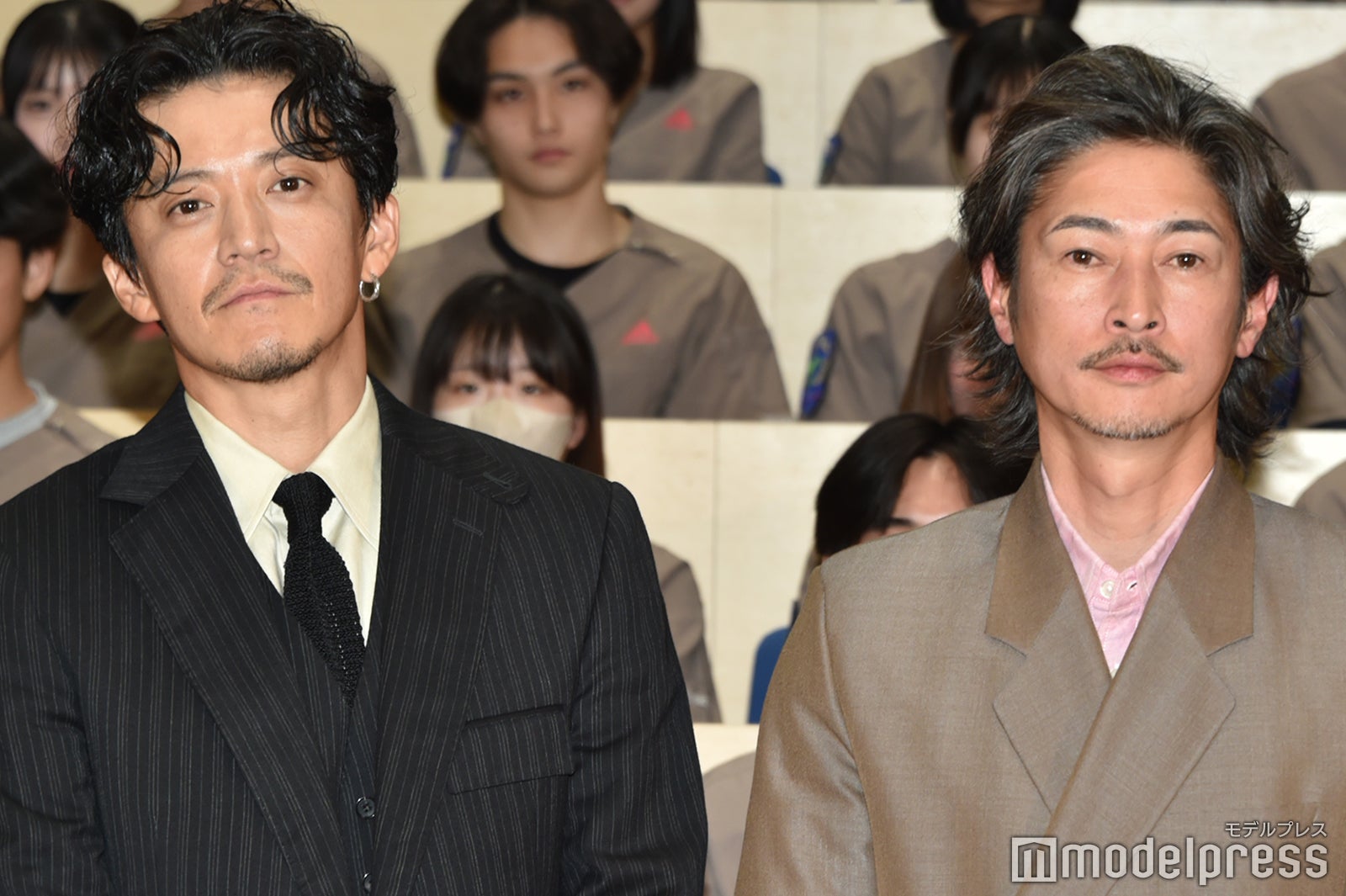 小栗旬＆窪塚洋介、日体大サプライズ登場に会場騒然 言葉詰まる生徒へ神対応【フロントライン】