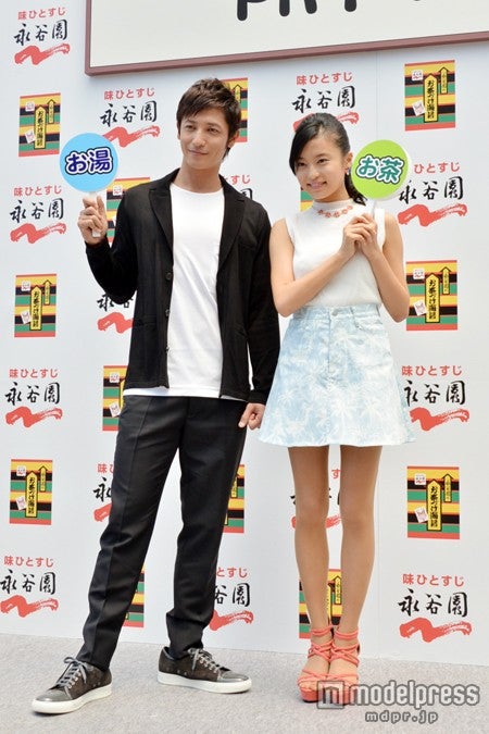 玉木宏（左）、小島瑠璃子（右）