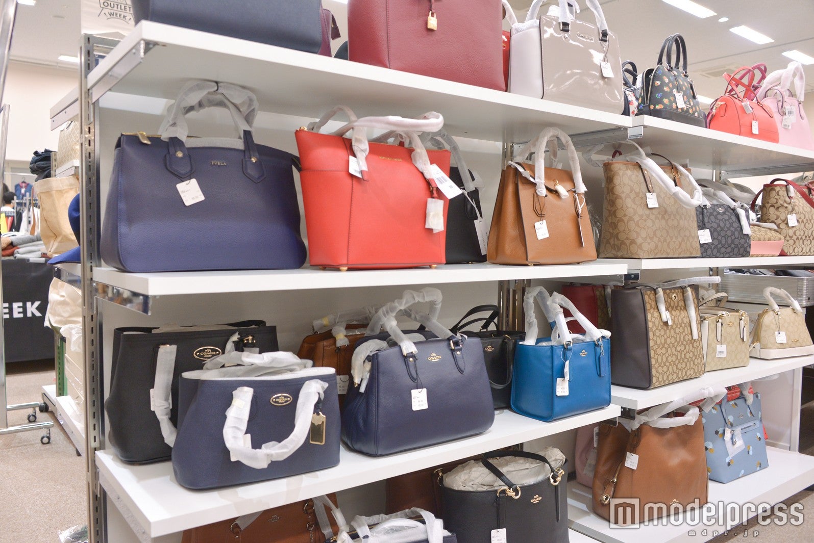 憧れブランドバッグもアウトレット価格に（C）モデルプレス