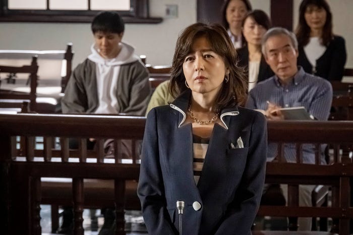 石野真子「弁護士ソドム」第4話より(C)テレビ東京