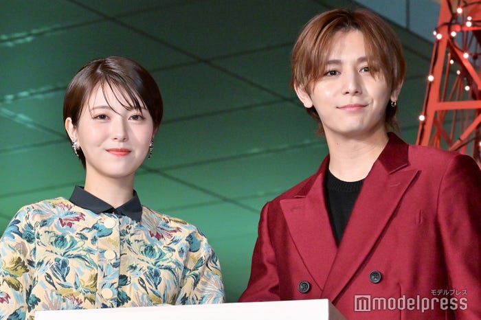 点灯式に出席した浜辺美波、山田涼介(C)モデルプレス