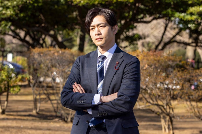 松下洸平「銀河の一票」第1話(C)カンテレ・フジテレビ