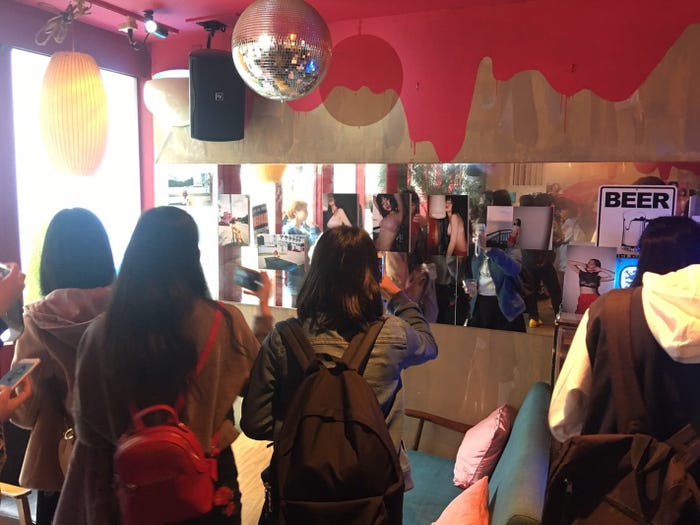 田中芽衣写真展イベントの様子(画像提供:所属事務所)