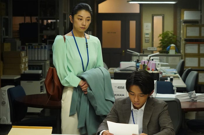 (左から)小池栄子、加藤清史郎/「競争の番人」第5話より(C)フジテレビ