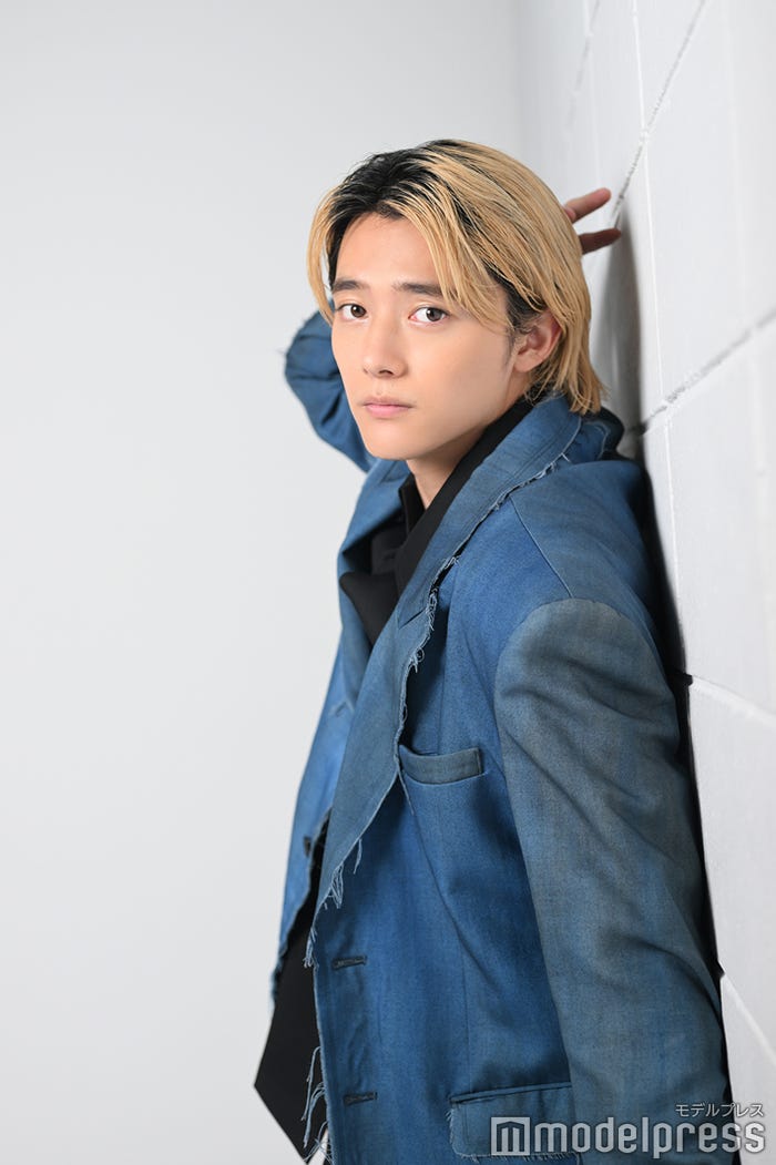 櫻井海音/【ヘアメイク】高草木剛(VANITÉS)、吉沢実希【スタイリスト】藤井晶子【衣装】パンツ:ANARCHIST、TAILOR(Sian PR)【問い合わせ先】Sian(C)モデルプレス