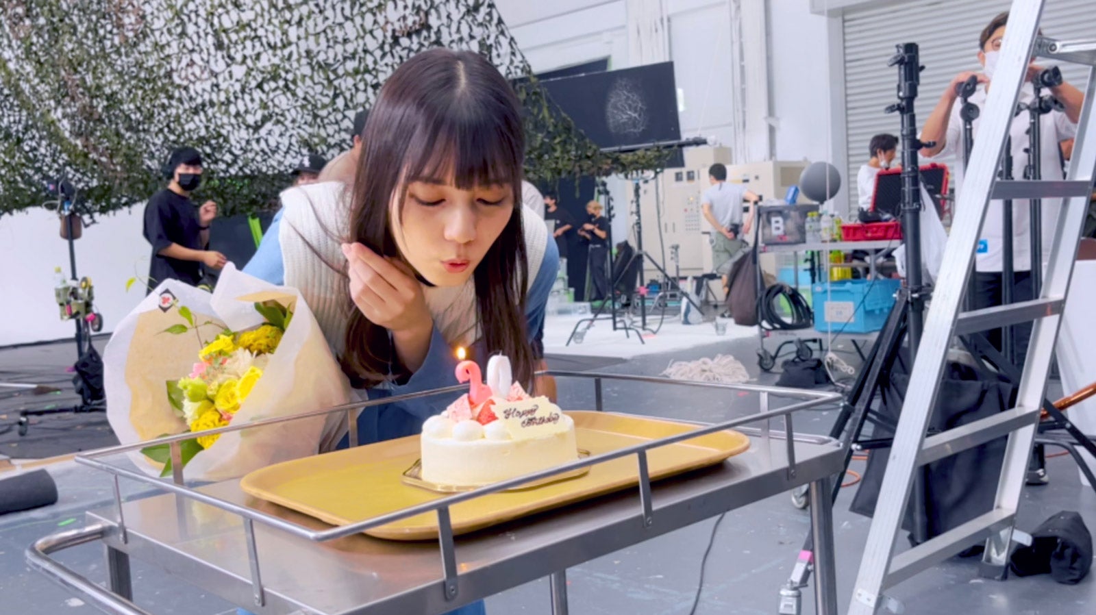 小坂菜緒／CMメイキングカット（提供写真）