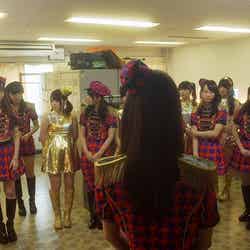 AKB48 33rdシングル「ハート・エレキ」（10月30日発売）ミュージックビデオより
