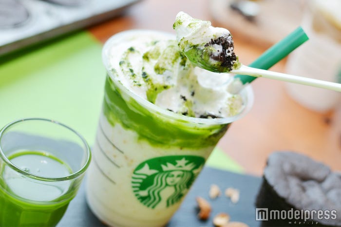 チョコレートケーキとホイップクリームを絡めて味わうのもオススメ (C)モデルプレス