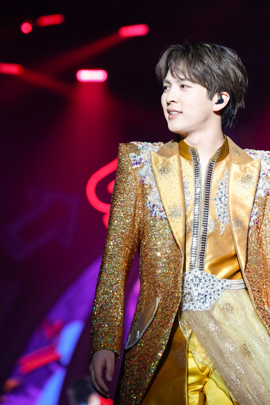 吉田仁人（撮影：笹森健一、小坂茂雄、高橋まりな）