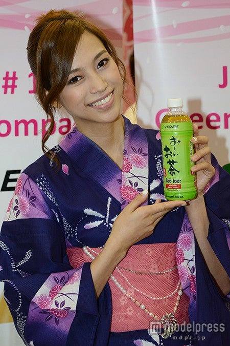 紺野ゆり／ITO EN（Thailand）Co．，Ltd「TOKYO GIRLS TOWN」