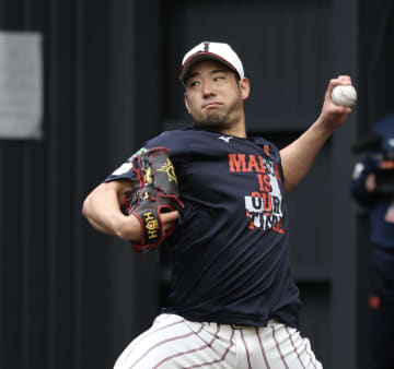 侍ジャパン 菊池雄星が初ブルペン 背後にはダルビッシュ＆打席には井端監督 終了後には集まって意見交換も