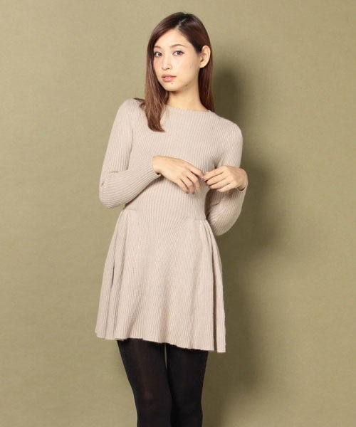 フィット&フレアニットOP「snidel」14,256円（税込）／画像提供：d fashion powered by MAGASEEK