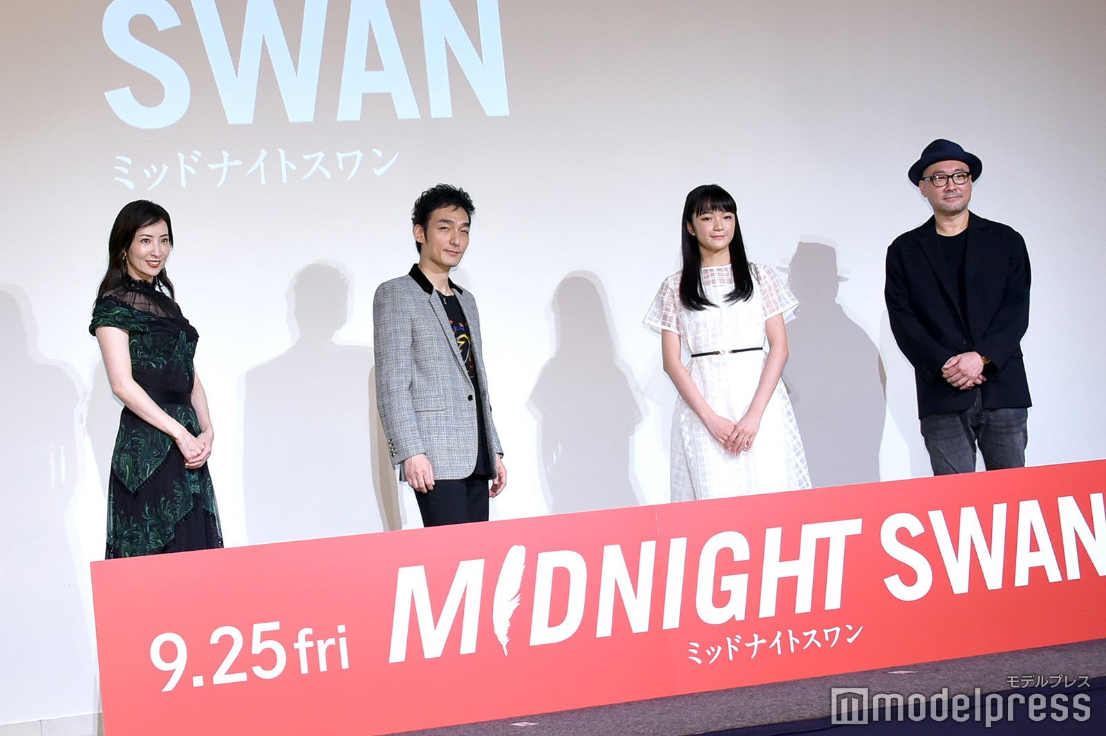 真飛聖、草なぎ剛、服部樹咲、内田英治監督 （C）モデルプレス