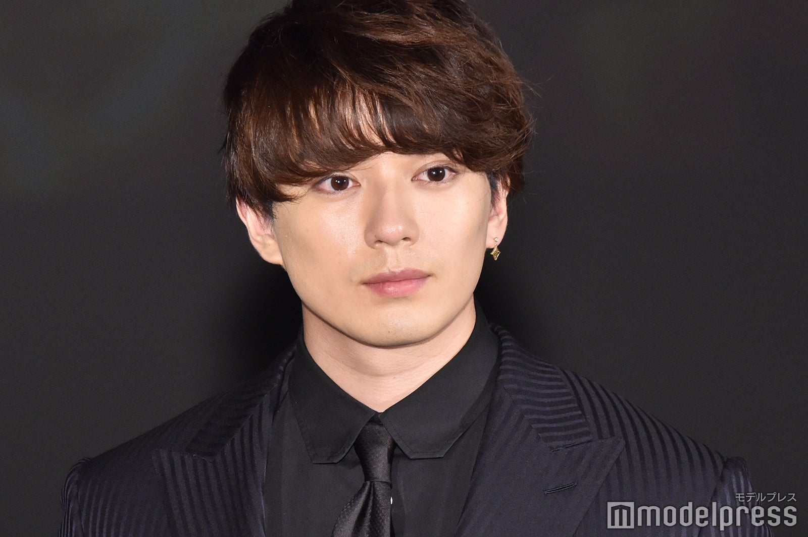 新田真剣佑、父・千葉真一さんの訃報後も帰国しなかった理由とは