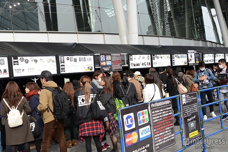 グッズ売り場は大盛況