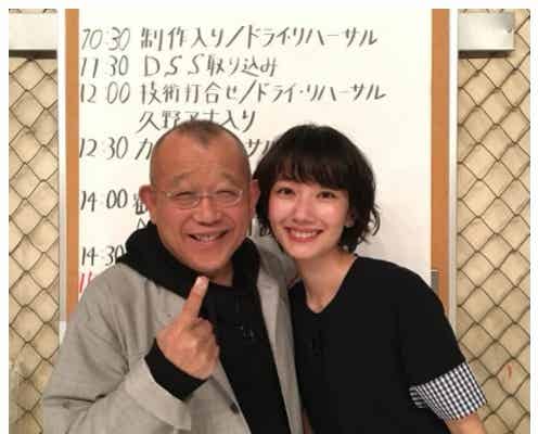 「波瑠はビッグになりました」笑福亭鶴瓶、久々再会に喜び 2ショットに反響