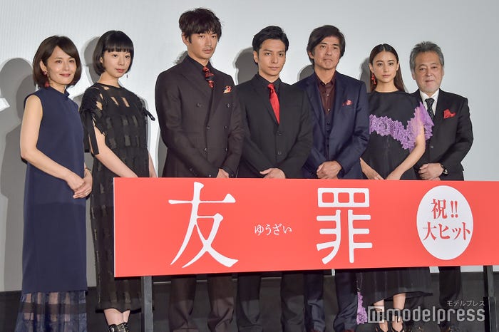 左から:富田靖子、夏帆、瑛太、生田斗真、佐藤浩市、山本美月、瀬々敬久監督 (C)モデルプレス
