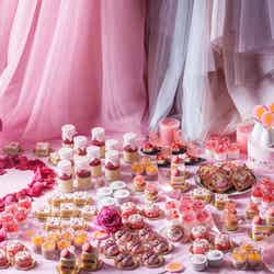 STRINGS PINK DESSERT BUFFET/画像提供:ベストブライダル