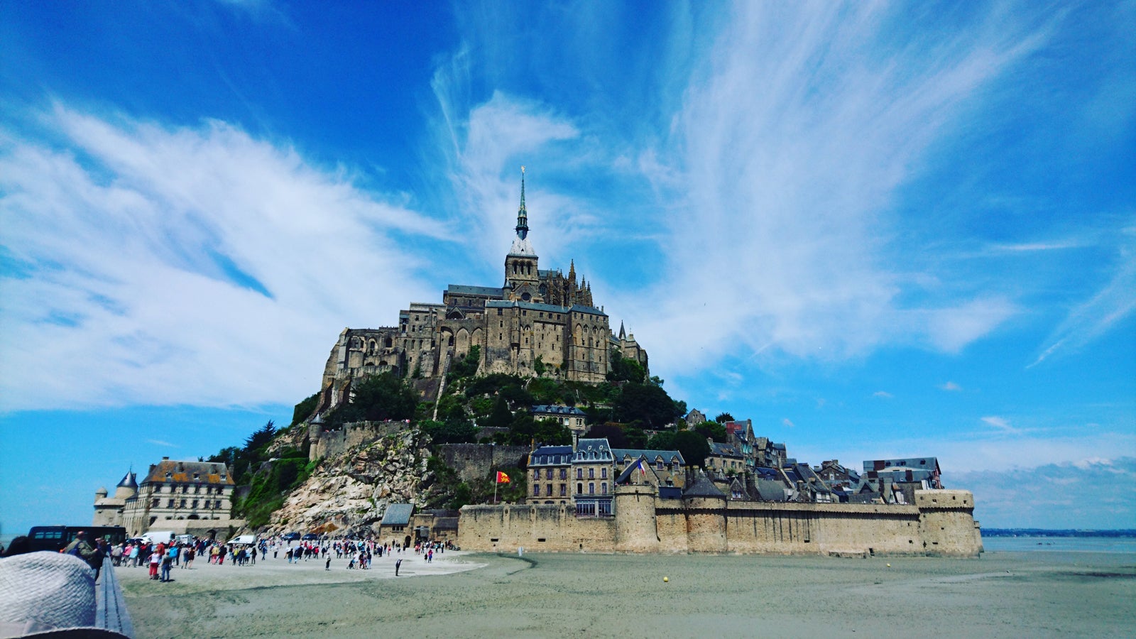 フランス世界遺産「モン・サン＝ミシェル」1日観光！名物ふんわりオムレツ＆絶品ムール貝もまるっと堪能♡