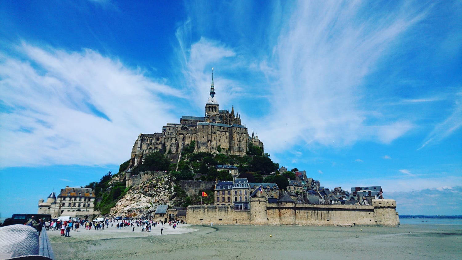 フランス世界遺産「モン・サン=ミシェル」1日観光!名物ふんわりオムレツ&絶品ムール貝もまるっと堪能♡