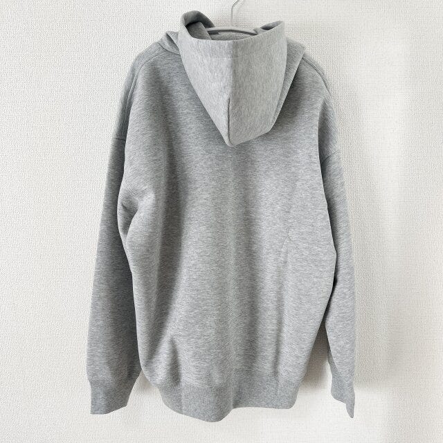 ユニクロ　スウェットオーバーサイズプルパーカ　GRAY　フードの立ち上がりもしっかり