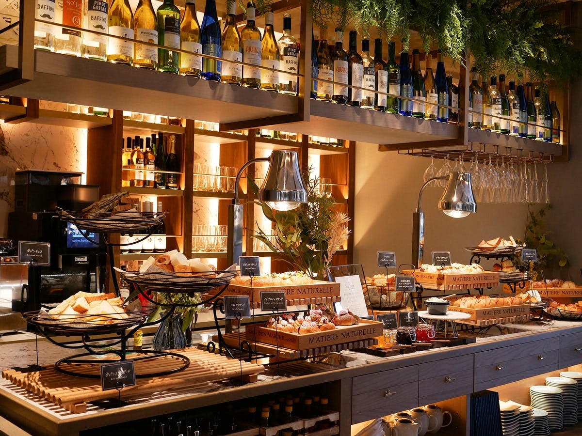 イタリアンレストラン「UNION SEAFOOD CAFE」はランチタイムのパンブッフェが大人気。ディナータイムはオイスターバー&イタリアンとしてにぎわっています