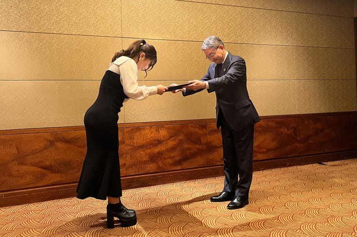 なな茶、中野祐介市長(提供画像)