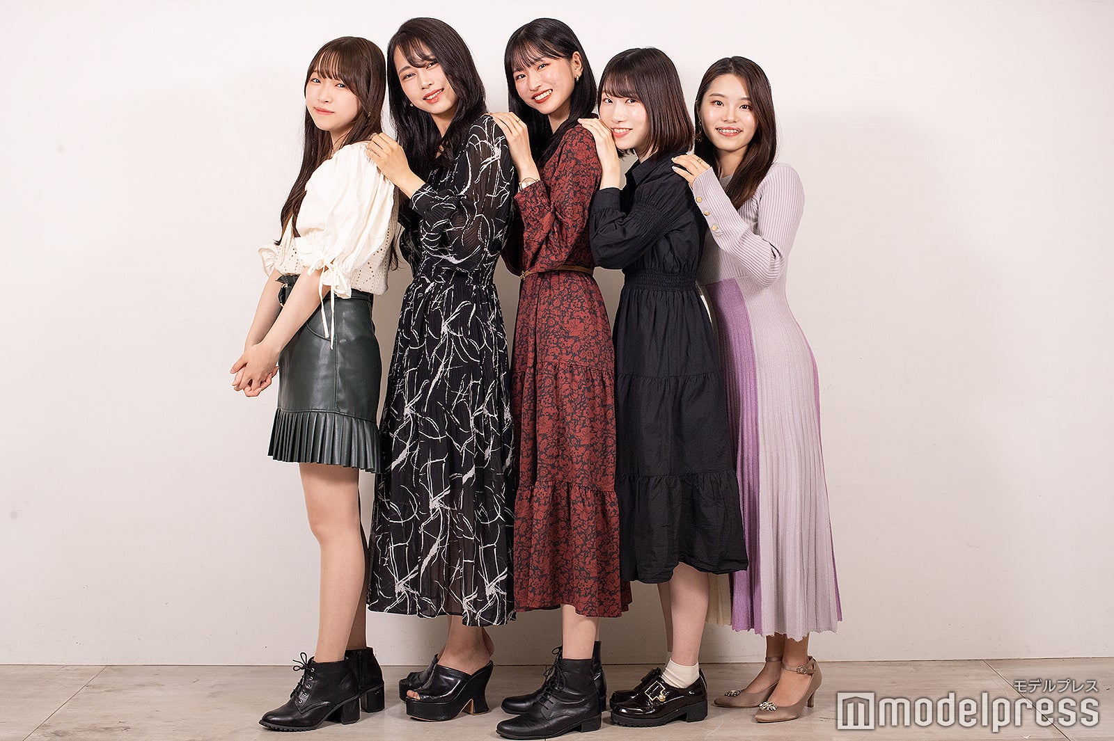 「ミス慶應理工」ファイナリスト／左から江口玲恵さん、青野さくらさん、新藤利佐さん、上手理花さん、齋藤萌花さん （C）モデルプレス