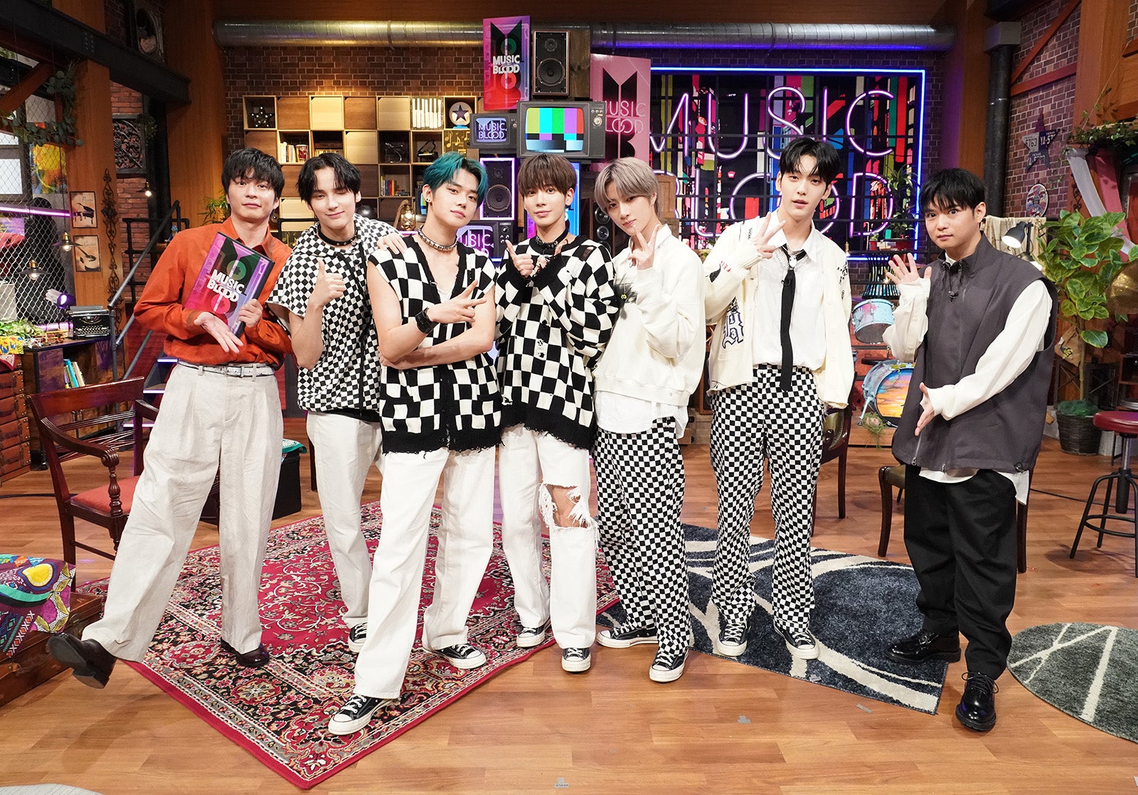 （左から）田中圭、TOMORROW X TOGETHER、千葉雄大 （C）日本テレビ